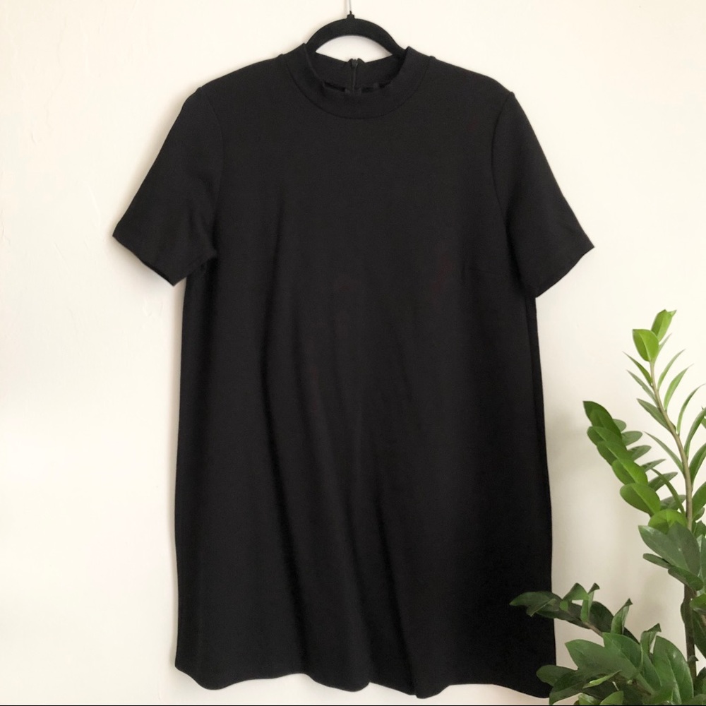 FOREVER 21 Mock Neck Black Shift Dress